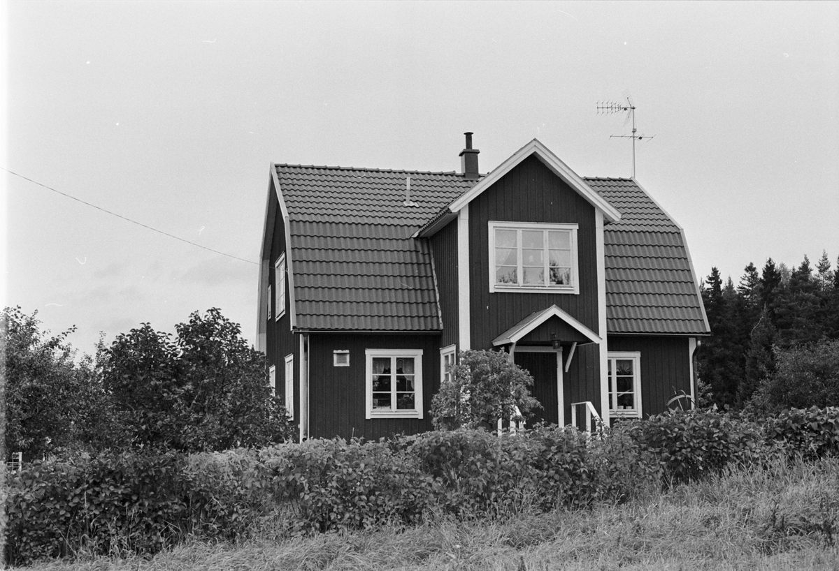 Bostadshus, Gustavslund, Holmbro 2:10, Skogs-Tibble socken, Uppland 1985