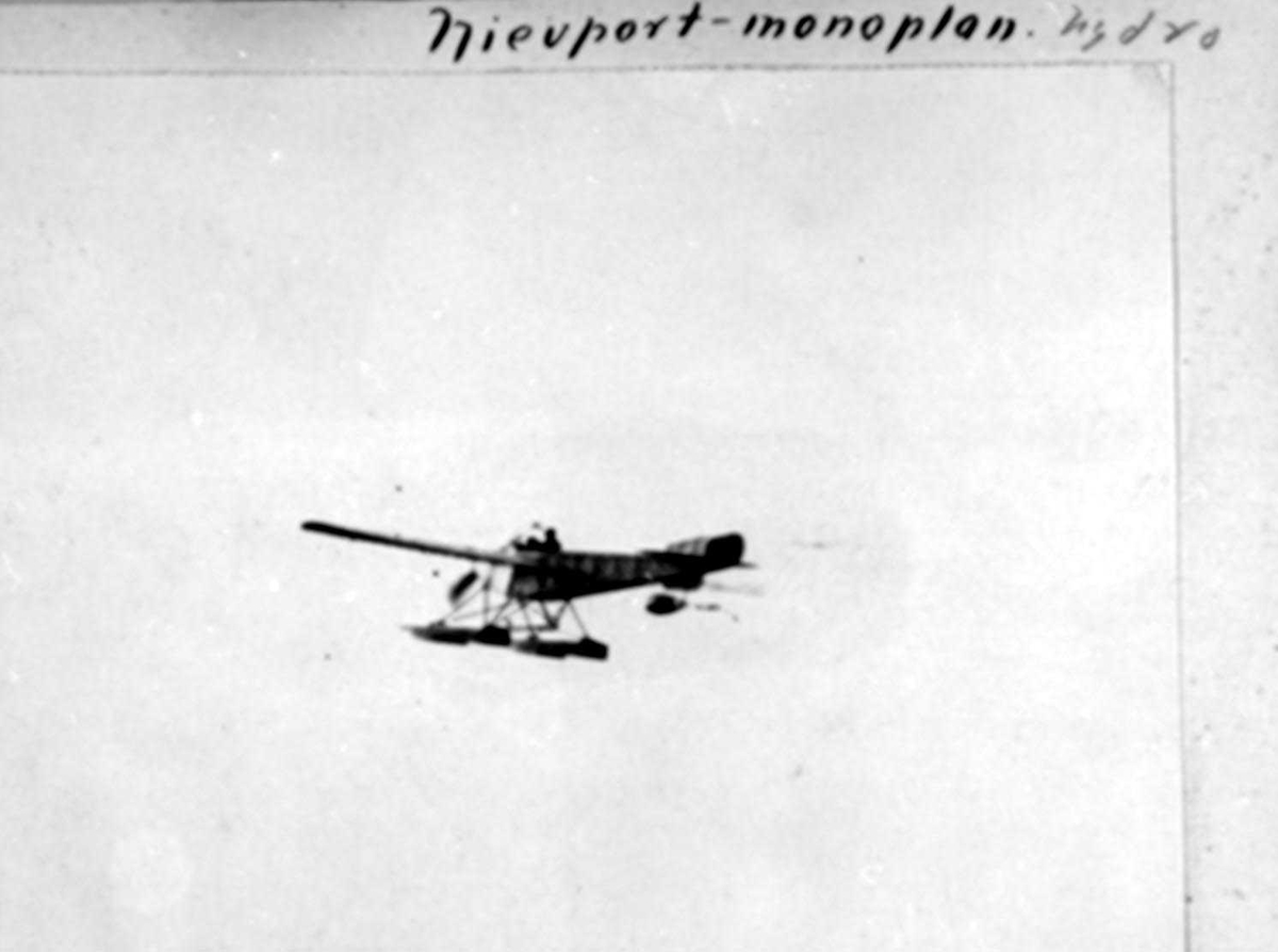 Luftfoto. Ett fly i lufta, Nieuport X