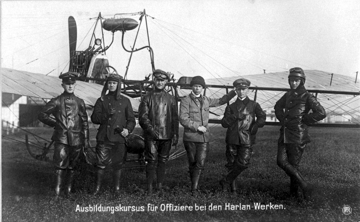 Seks personer, menn, foran ett fly, Harlan.