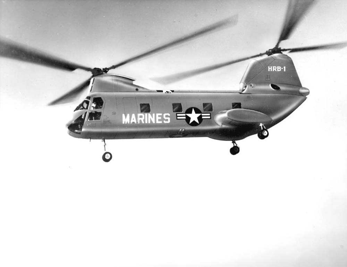 1 helikopter i luften. Boeing Vertol CH-46A/HRB-1 Sea Knight.