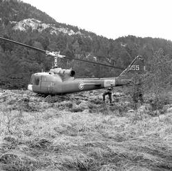 En Bell UH-1B, kjennetegn 855, har nødlandet og havarert på 