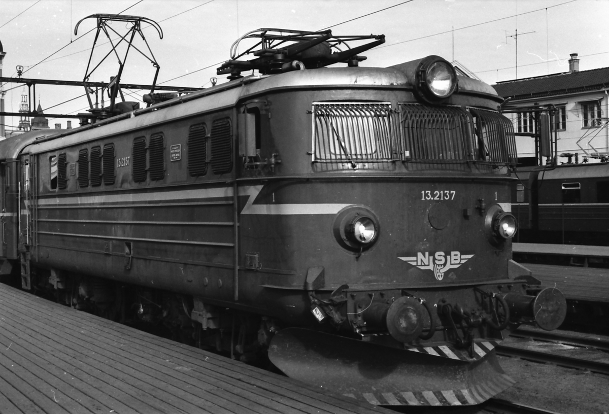 NSB elektrisk lokomotiv El 13 2137