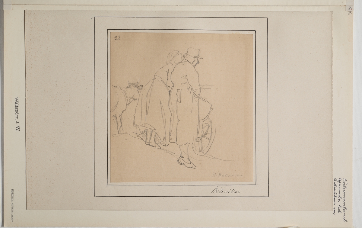 Blyertsskiss, nr 23, Österåker, En ko, en kvinna och en man stående mot en vagn med ryggen mot betraktaren.  J.W. Wallander. Södermaland, Oppunda hd, Österåker sn.
