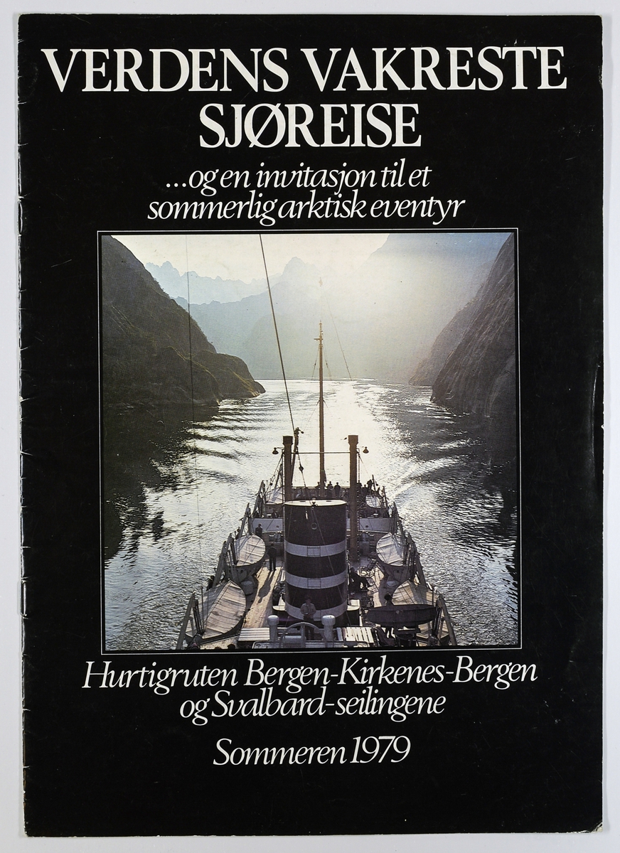 11- siders stiftet hefte som omhandler reiser med Hurtigruta samt Svalbard- seilingene sommeren 1979.