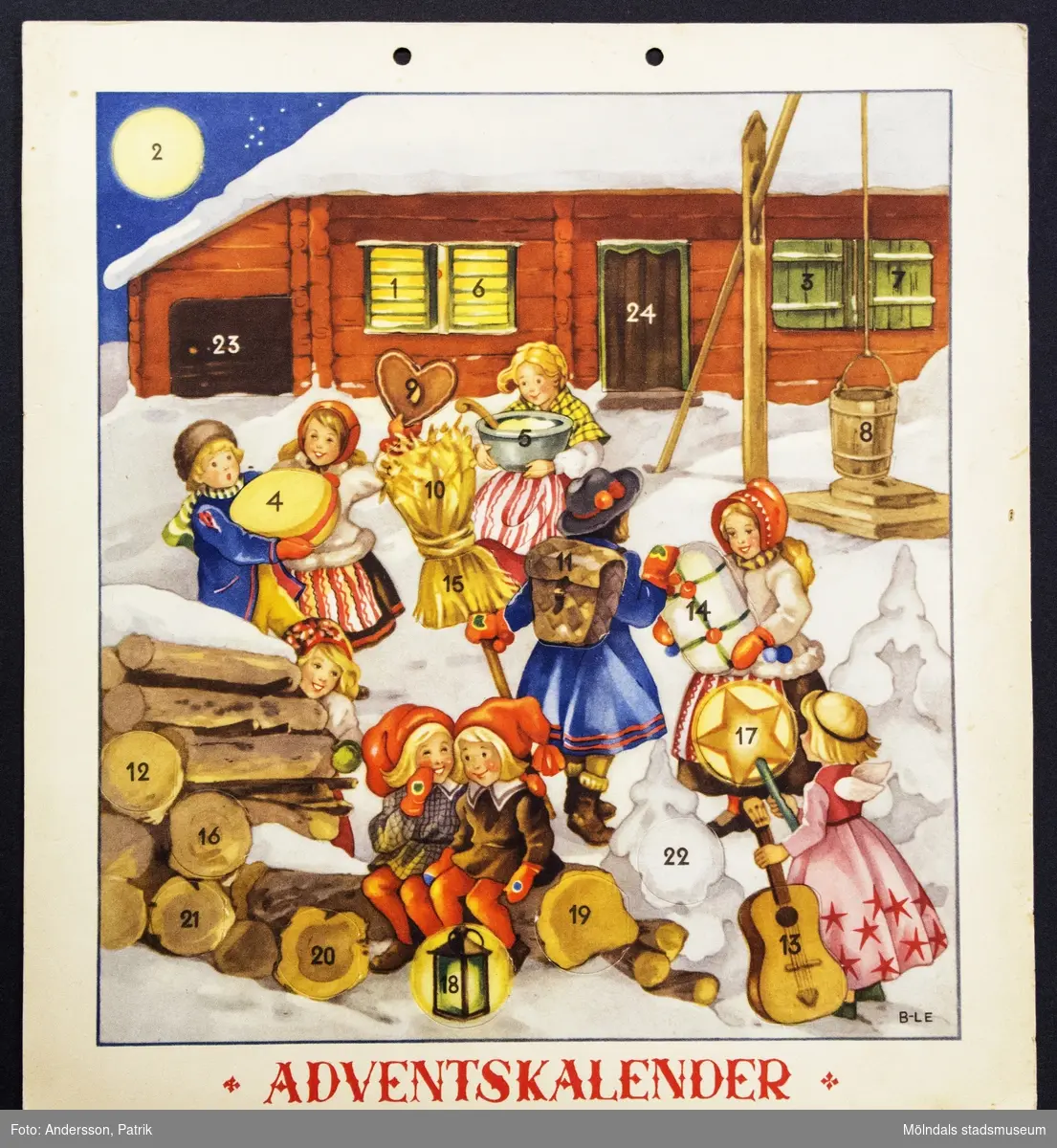 Adventskalender,  från cirka 1940 - 50-talet.  Motivet på kalendern är tecknat av Britt-Lis Erlandsson.
Kalendern fick Gunilla Ferm tillsammans med sina systrar Birgitta och Kristina.
I övre kanten på kalendern finns två hål för upphängning.