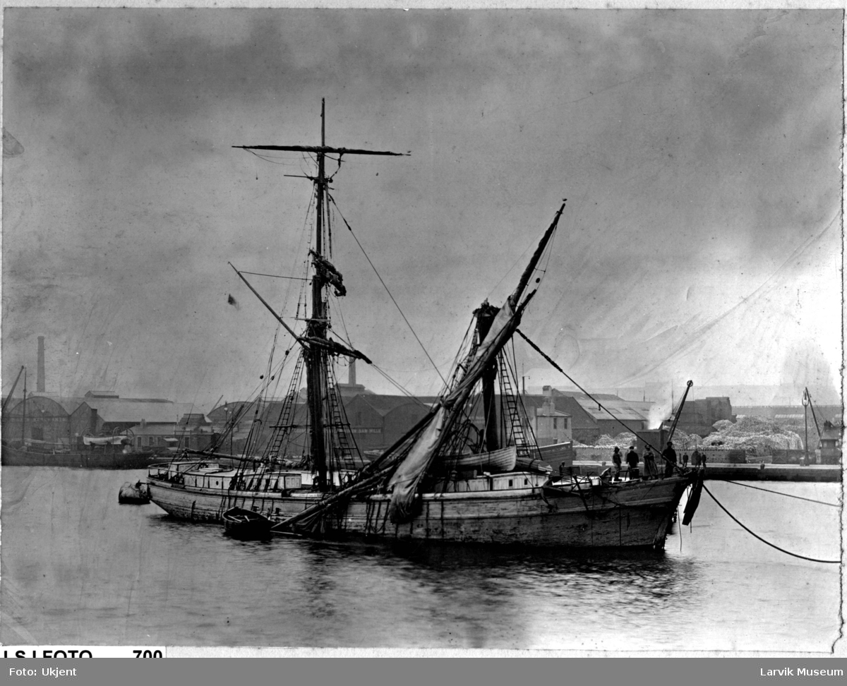 Fartøy, seilskip, briggen Sterling av Larvik.