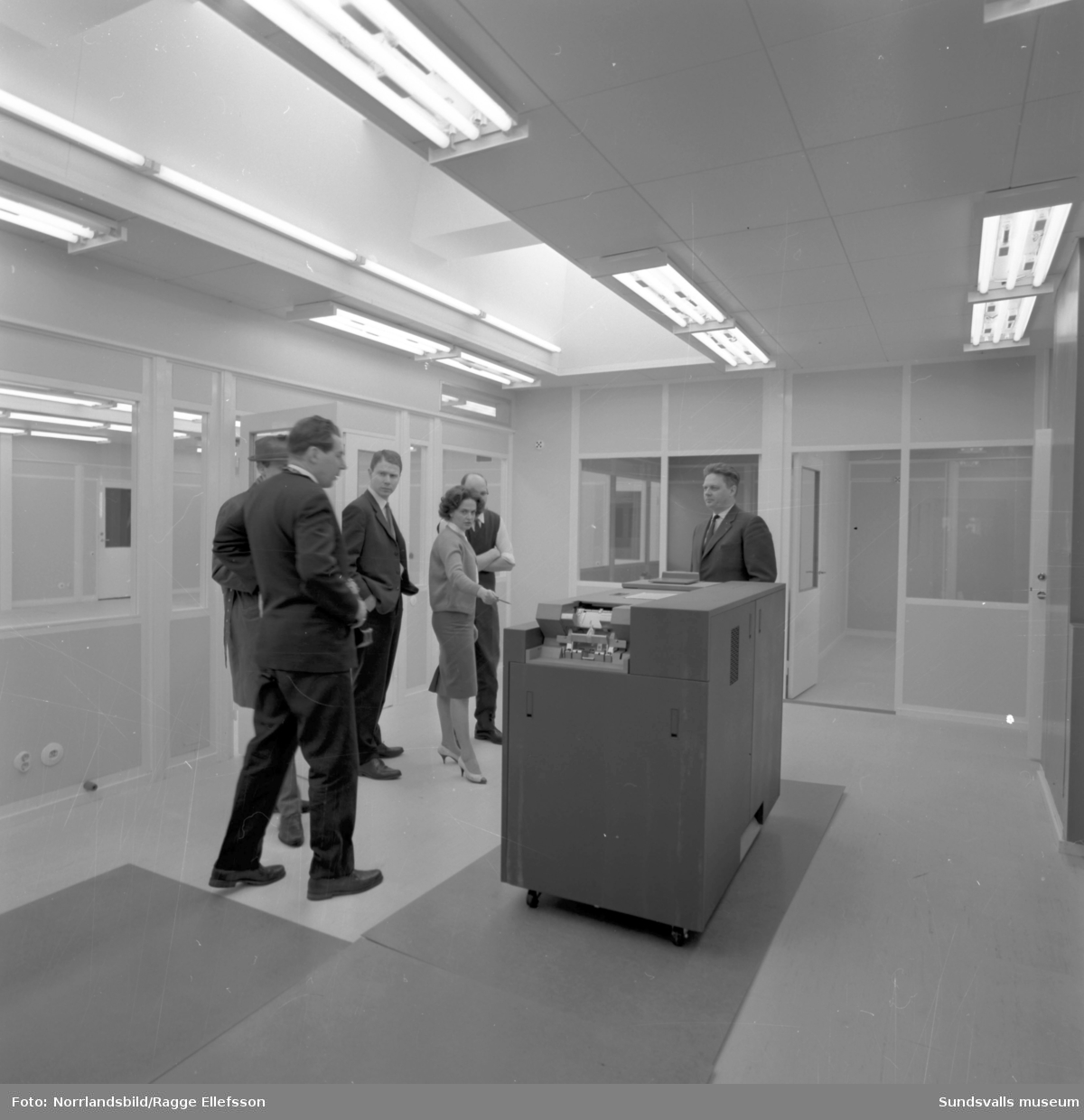 IBM-maskinerna anländer till Skogsbrukets datacentrals nybyggda lokaler på Södra Allén.