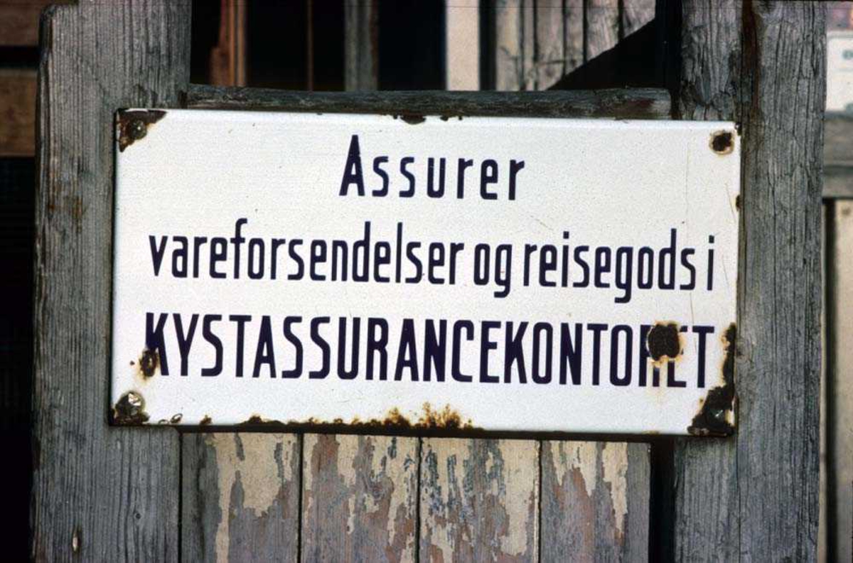 Landskap. Gammelt originalt skilt viser hvor en kan forsikre sine eiendeler. Ett sted i Vesterålen. 




















































































































































































































































































































































































































































































































































































































































































