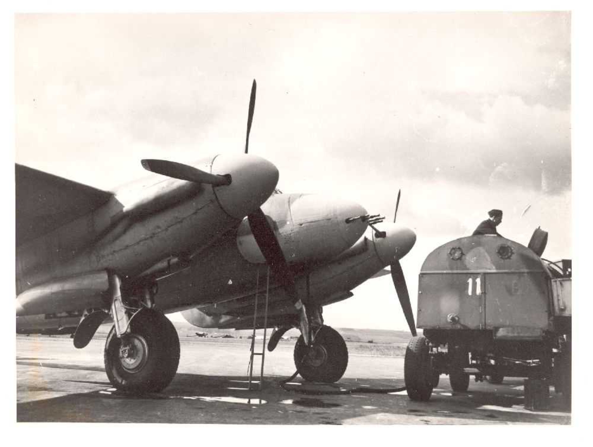 Fly på bakken. De Havilland Mosquito F Mk.II