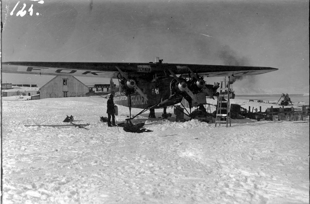 Fly, propellfly, på bakken, Fokker FVII 