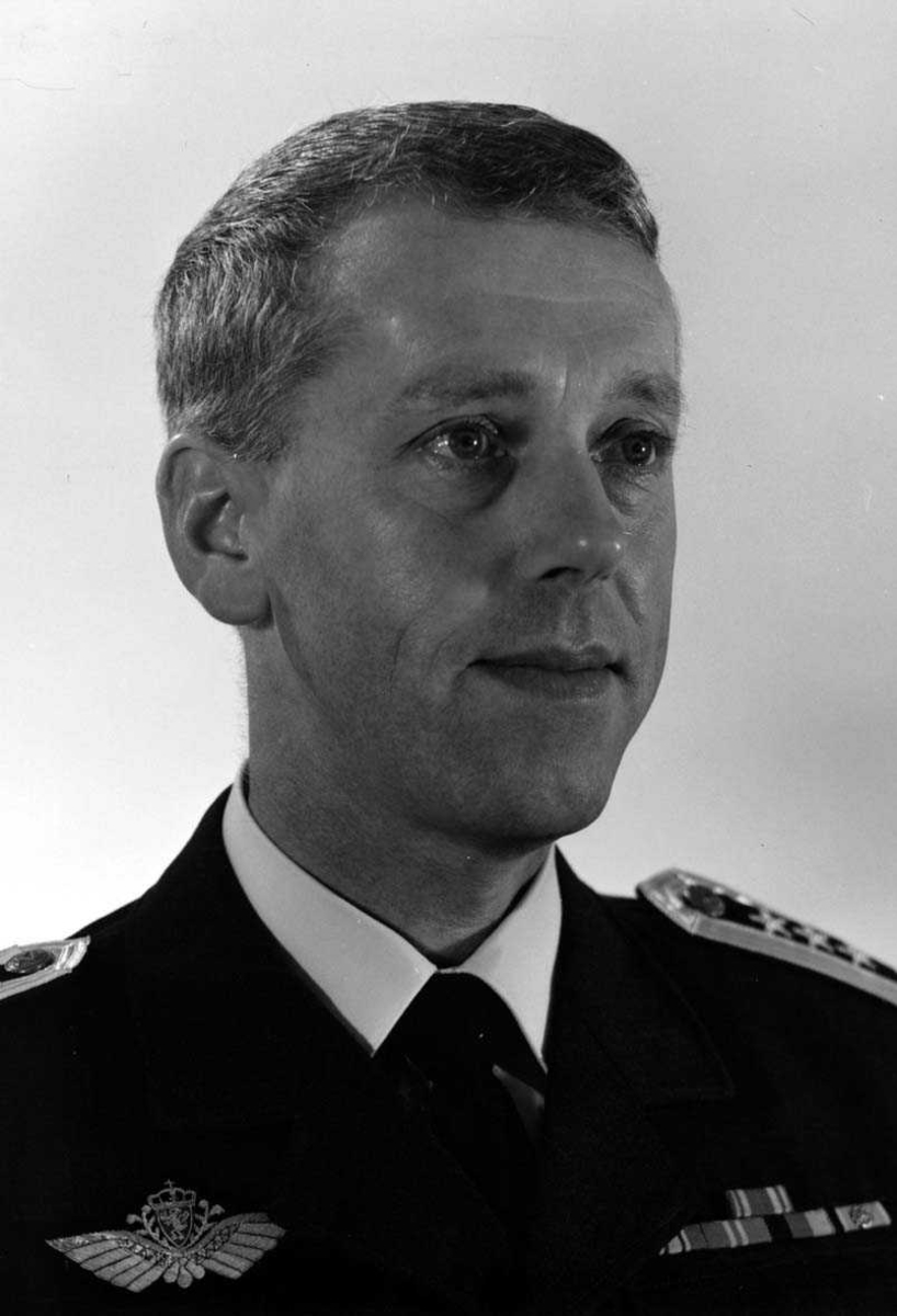 Portrett av en mannlig offiser - militær person
Oberst Tjensvoll