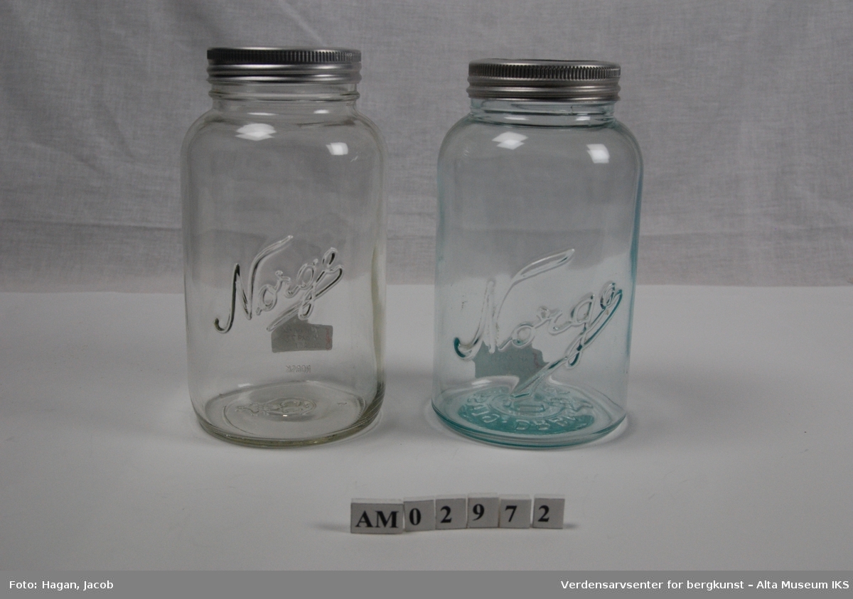 Form: Klassisk Norgesglass-form (2-liters, 1-liters, 1/2 liters)

gummipakningen er inntakt