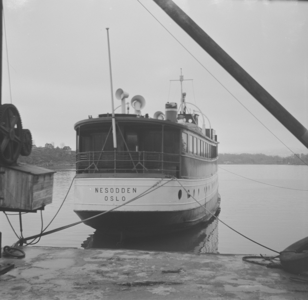 MS Nesodden i opplag ved Gressholmen. Skipet ble tatt ut av trafikk året før.