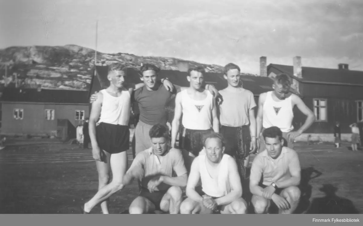 Deltakere fra Vadsø turnforening på et friidrettsstevne på Kirkenes på begynnelsen av 1950-tallet