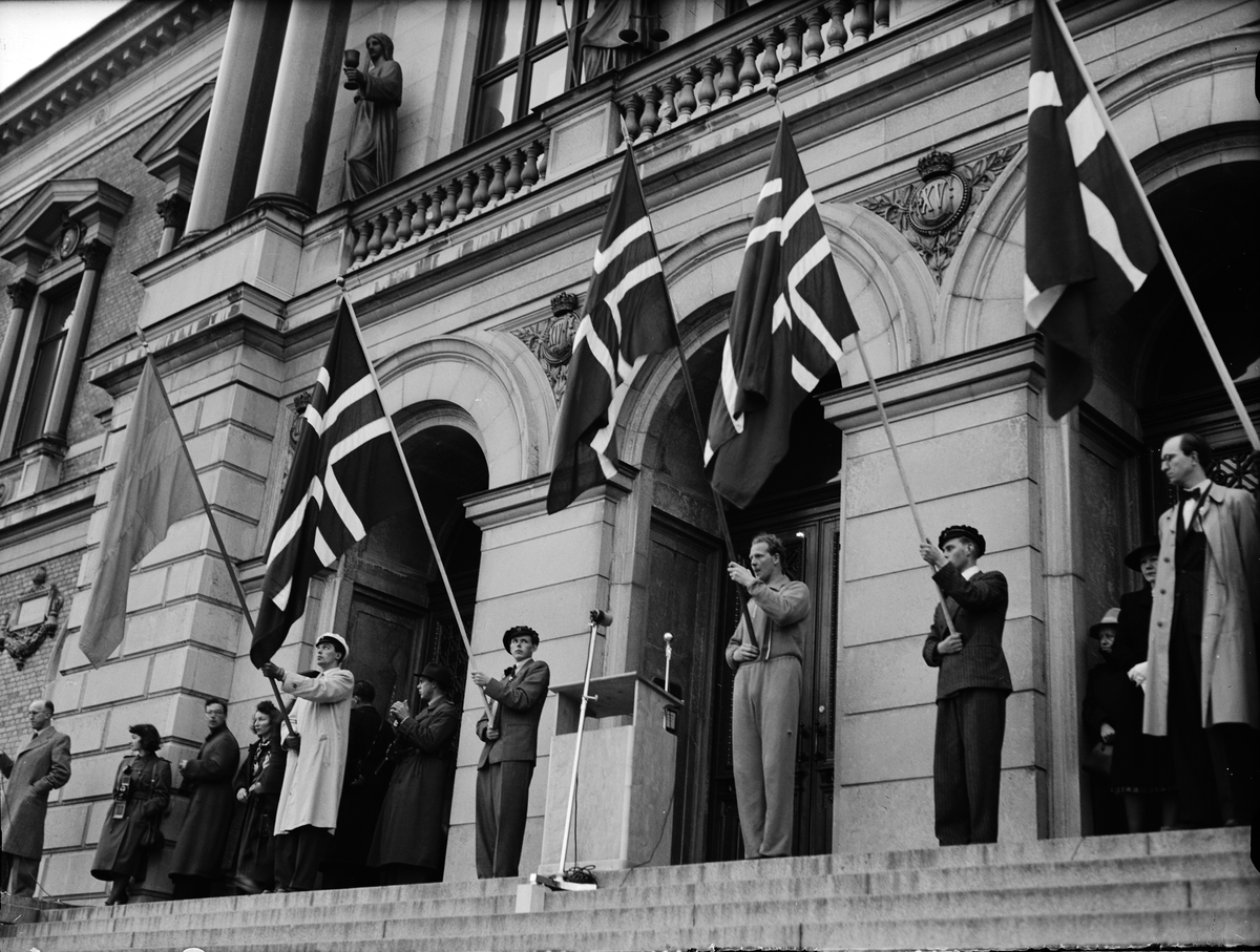 Firandet av Norges nationaldag 17 maj, Universitetshusets trappa
