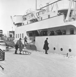 Hurtigruten Ragnvald Jarl klar for avgang fra Hammerfest hav