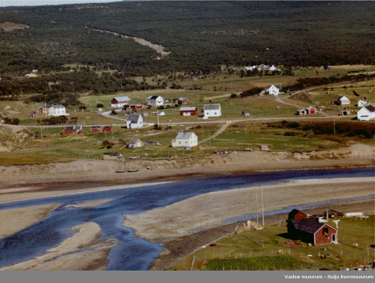 Flyfoto av Vestre Jakobselv, Vadsø kommune, 1963.