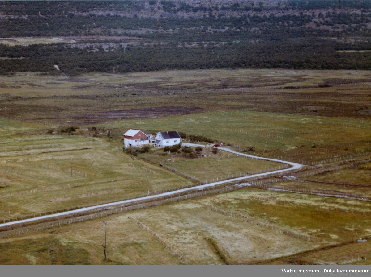 Flyfoto av Kariel, Vadsø kommune, 1963.