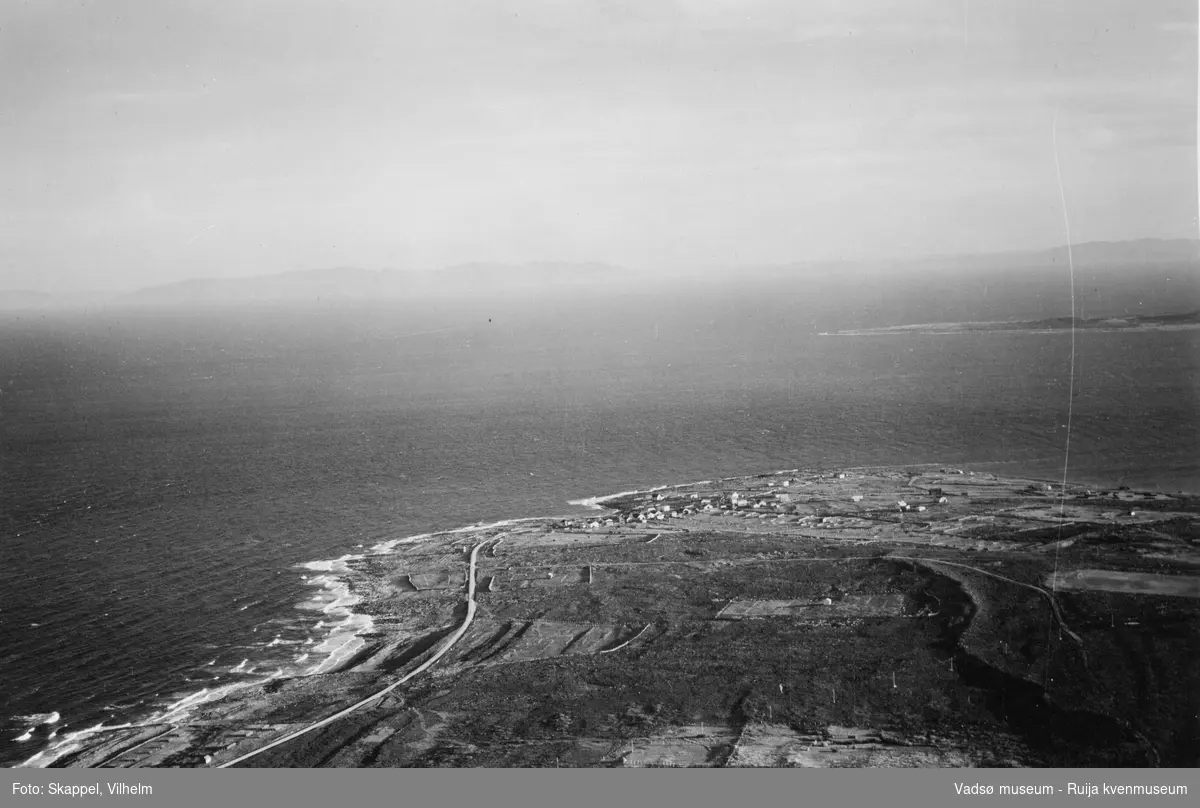 Flyfoto av Krampenes, Vadsø kommune, 1953.