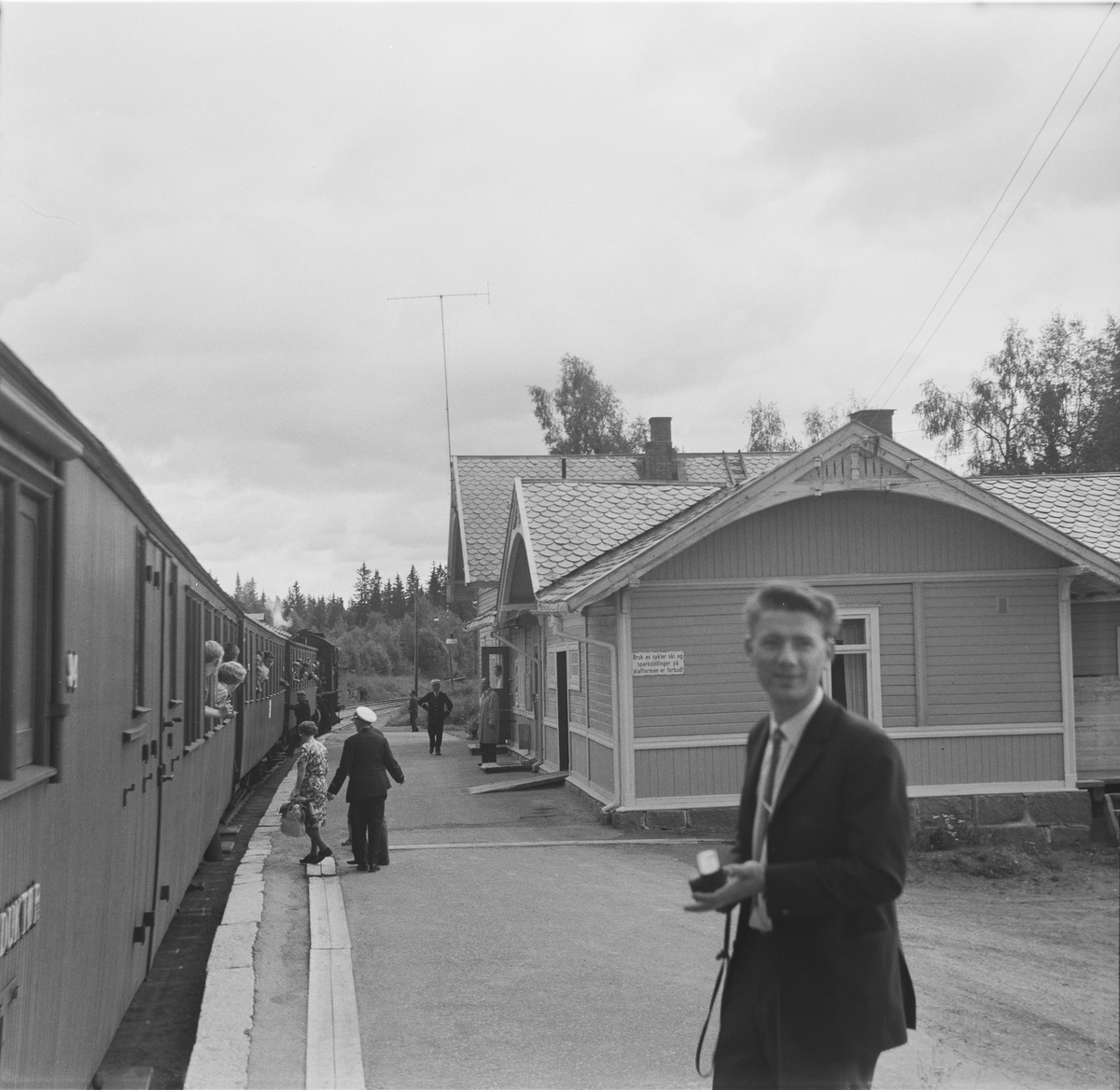 A/L Hølandsbanens veterantog fra Eina til Skreia på Bøverbru stasjon.