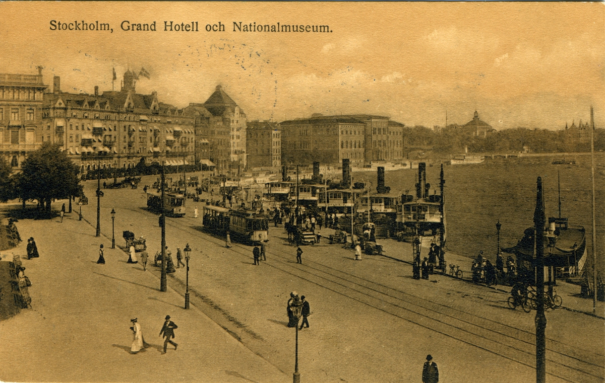 Stockholm Grand Hotell och Nationalmuseum.
13490
