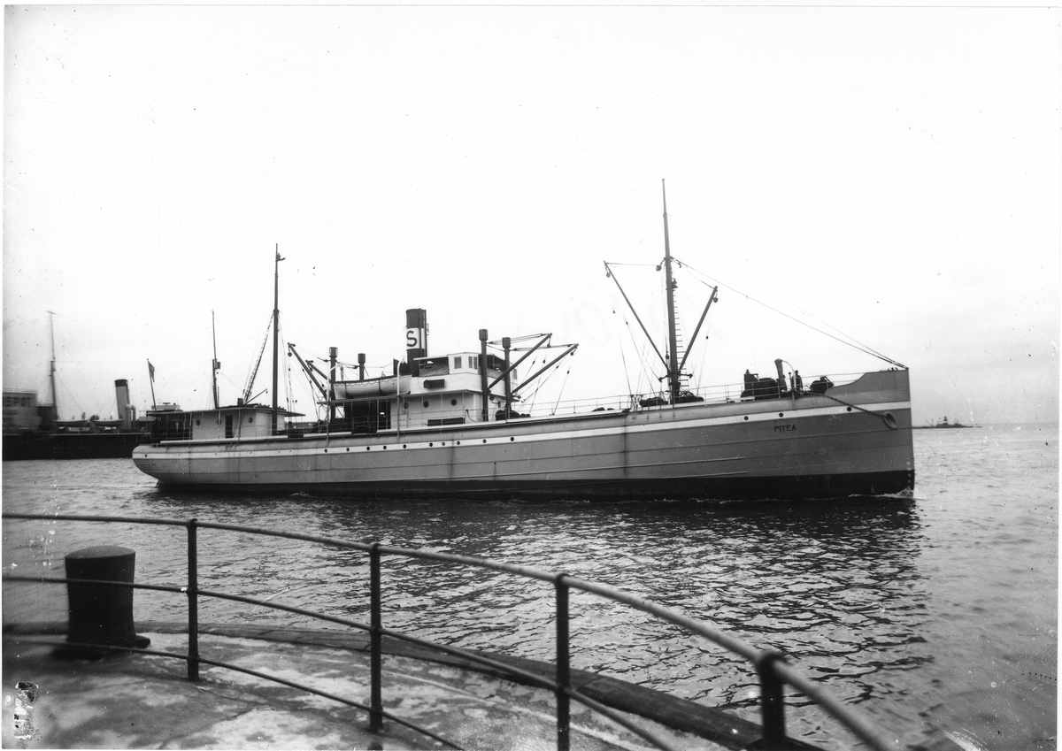 Ägare:/1911-16, 1920-39/: Stockholms Rederi AB Svea. Hemort: Stockholm ...