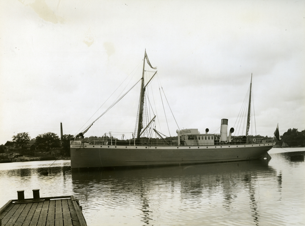 Passagerarångfartyget [i Bergsundsligaren angiven som fiskefartyg] DAGESTANETZ av Astrachan
år 1896.