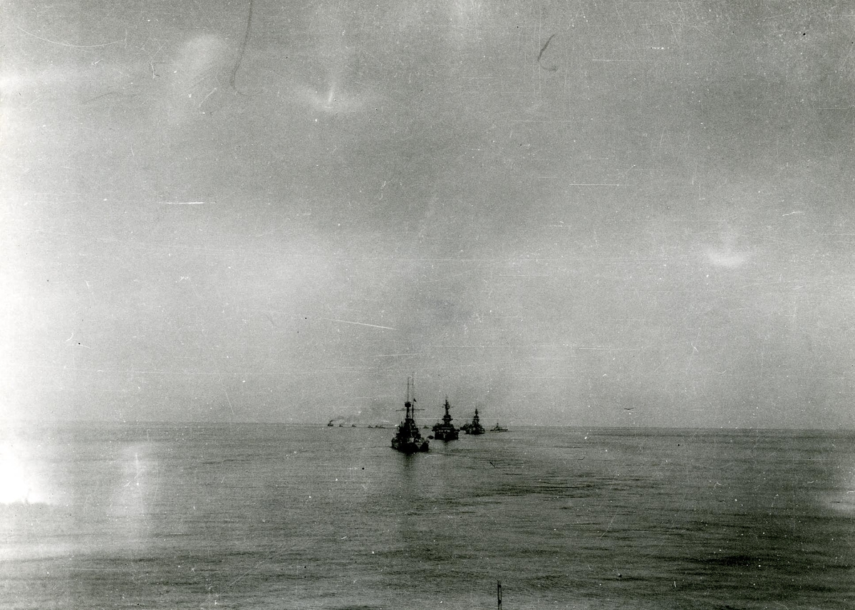 Kustflottan i juli 1930 utanför Sandhamn.