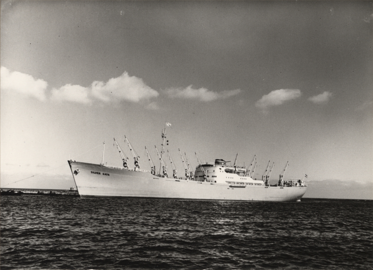 Foto i svartvitt visande lastmotorfartyget "SILVER GATE" taget i Köpenhamn, september månad 1961.