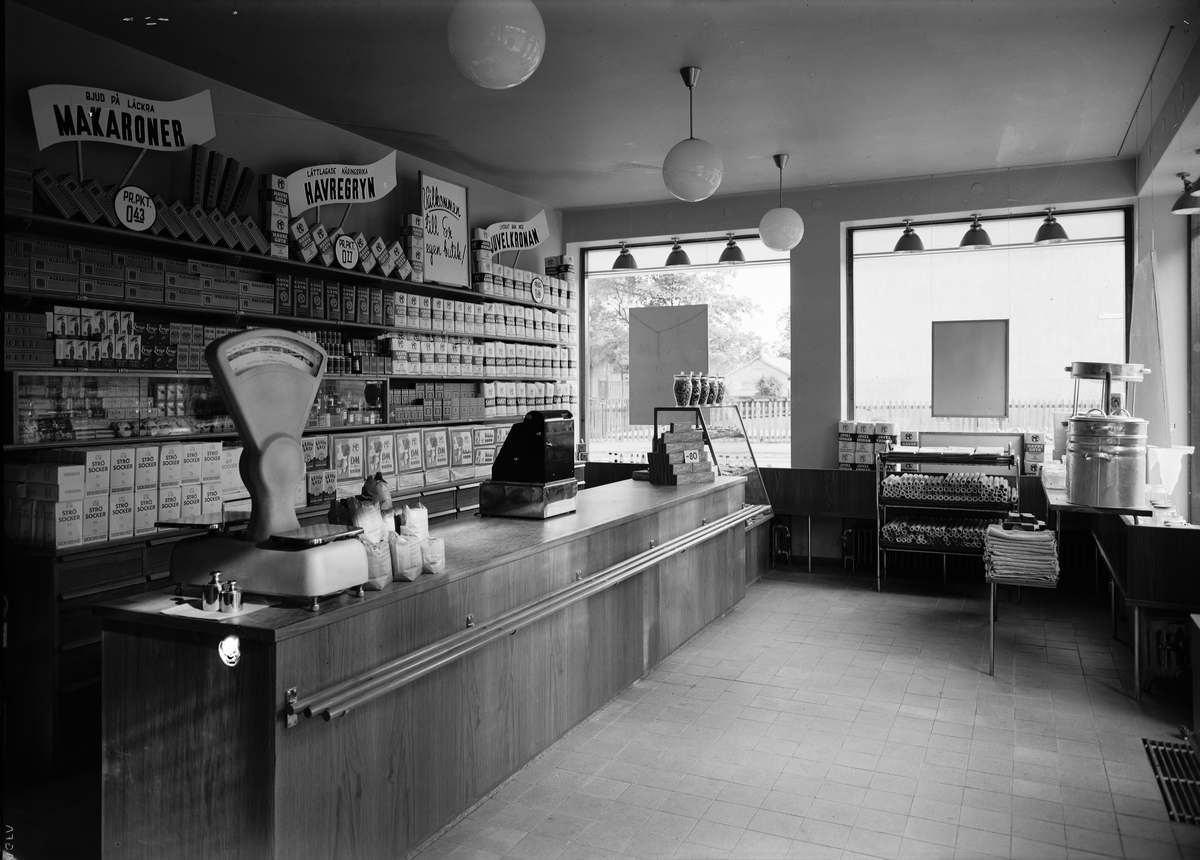 Livsmedelsaffär, sannolikt i Uppsala, 1944