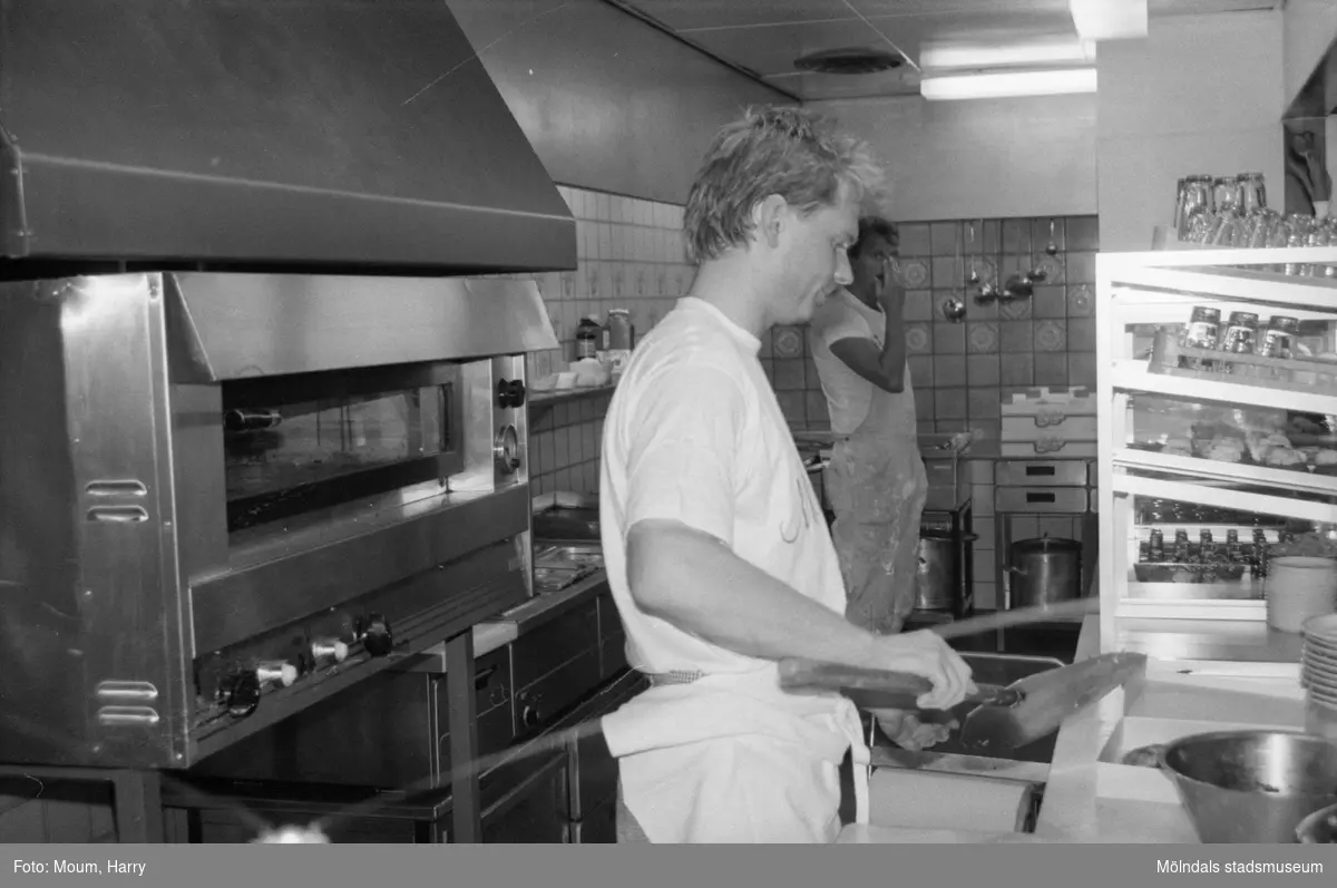 Nya restaurangen "Morella" i Lindome centrum, år 1985.

För mer information om bilden se under tilläggsinformation.