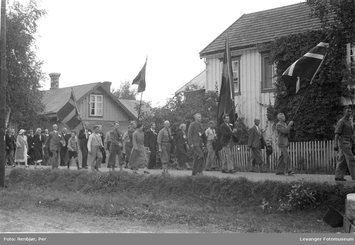 Fra Nasjonals Samlings riksmøte på Stiklestad i 1934. Marsjen fra Verdal til Stiklestad.