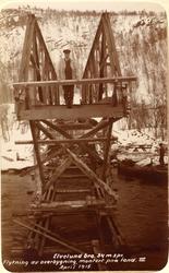 "Elvelund bro. 34 m. spv. Flytning av overbygning, montert p