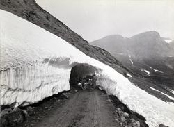 Snetunnel i Dyrskar på Haukelifjell på 1890-tallet
