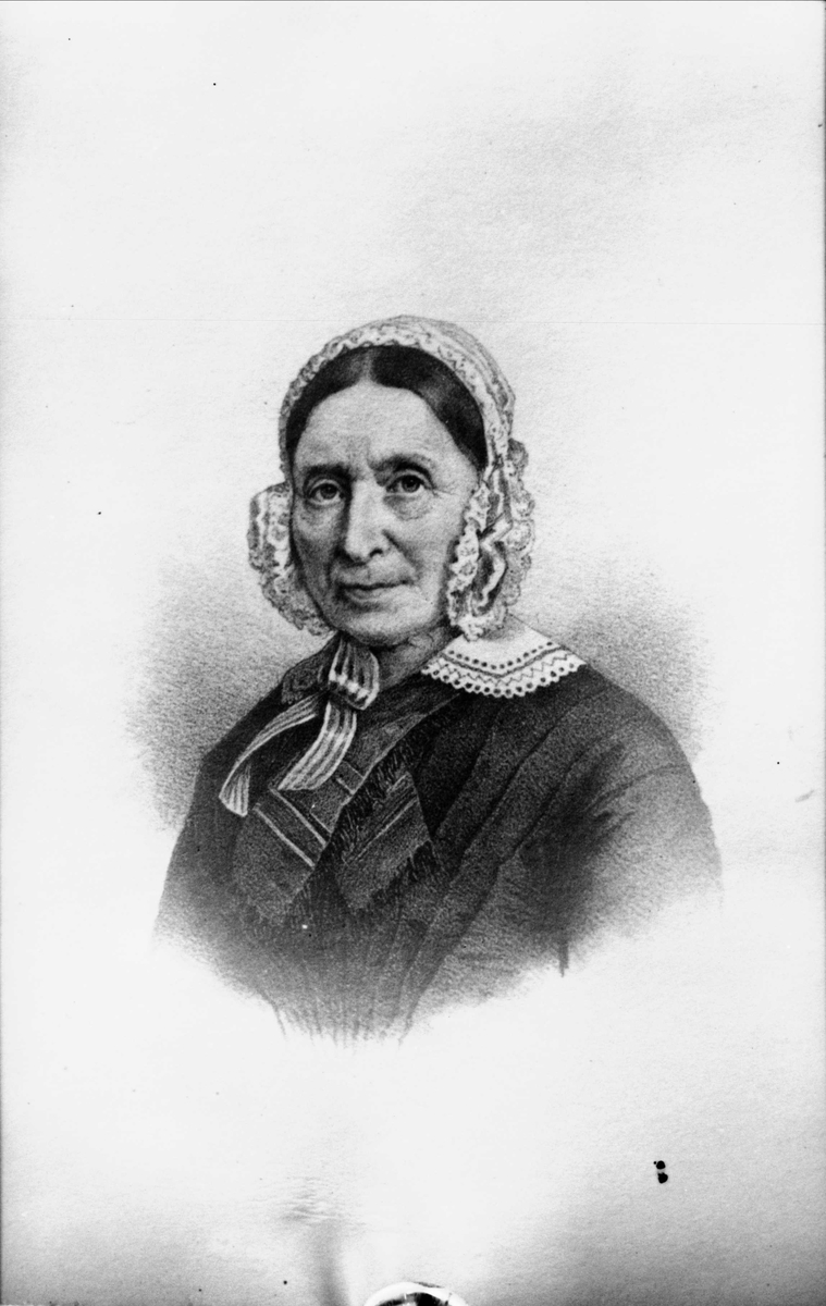 Malt eller tegnet portrett av kvinne i halvfigur.