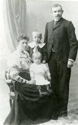 Georg, Gurine, Arvid og Gunnar Iversen