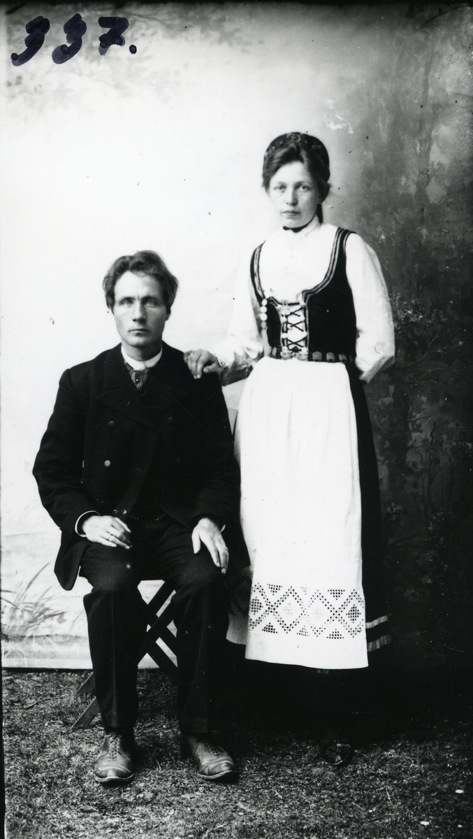 Portrett av spelemann Olav Moe og kona Charlotte Lund