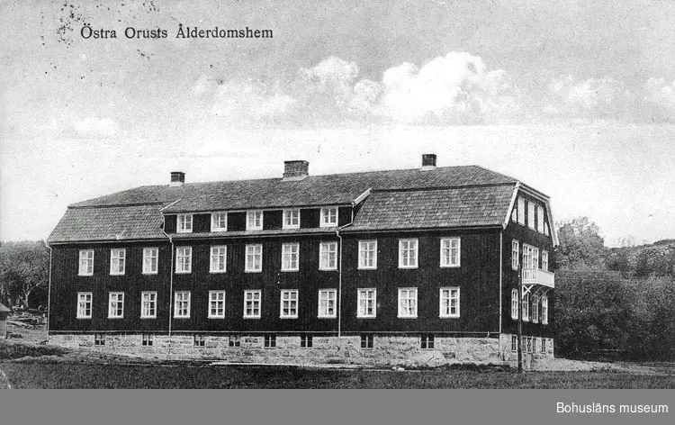 Text på kortet:"Östra Orusts Ålderdomshem".