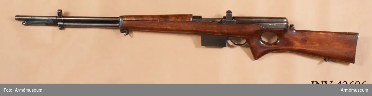Grupp IV e.
Halvautomatisk gevär fm/1940.