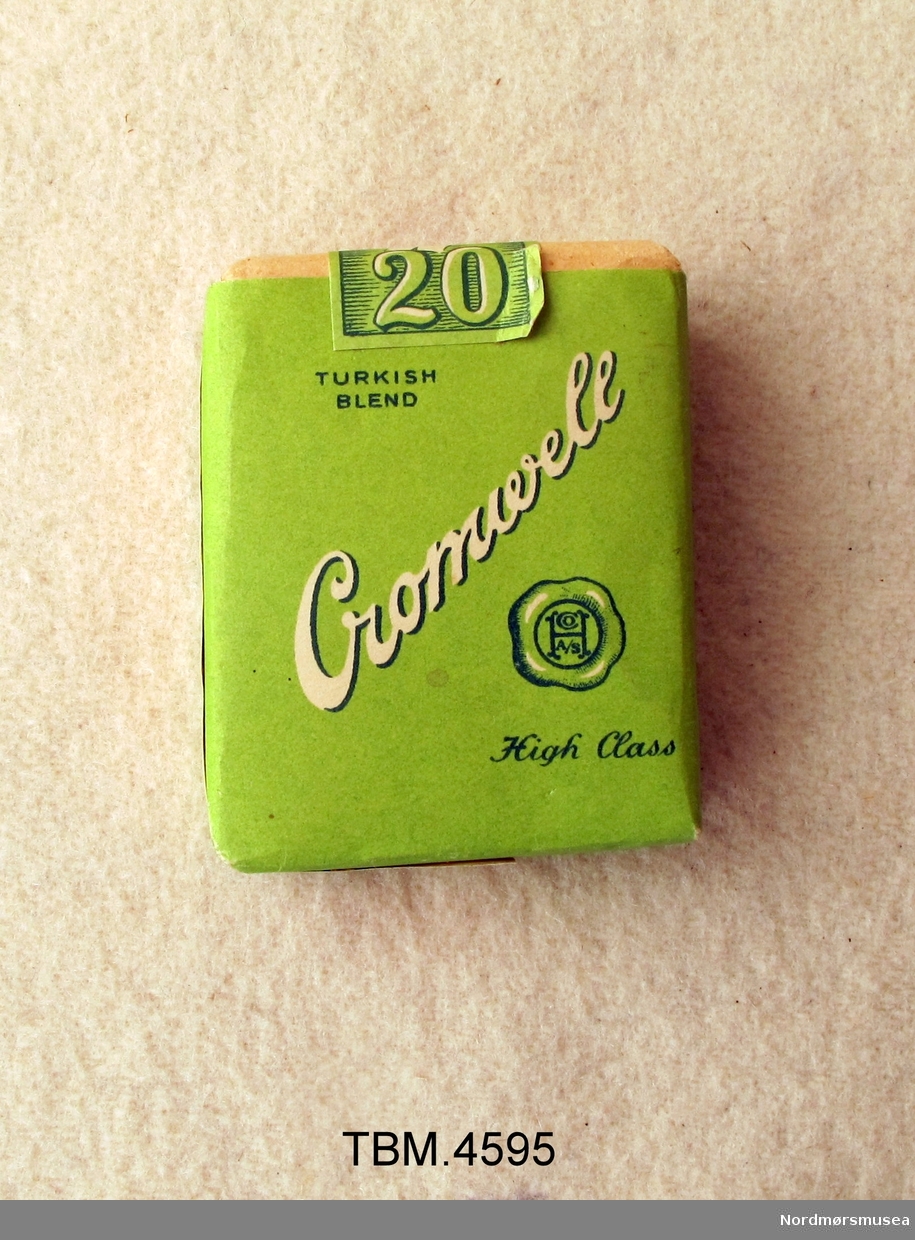 Sigarettpakke.
Grøn papirpakke med 20 sigaretter.
Uopna.