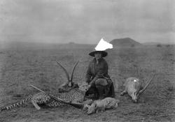 Mathilde Fredrikke (Matty) Christiansen (Thams) med jakttrof