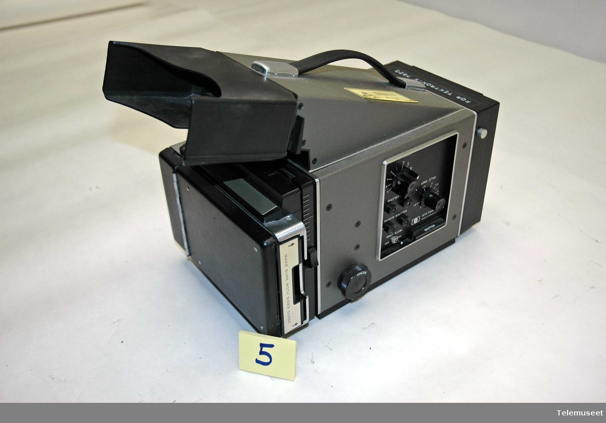 Nr 197A. Polaroid, for fotografering av skjermbilde til Textronix oscilloskop 7623