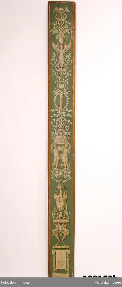 Pannå, 1790-tal, målat trä. Staplade antika motiv, sannolikt efter Louis Masreliez ritningar.
/Anna Womack 2014