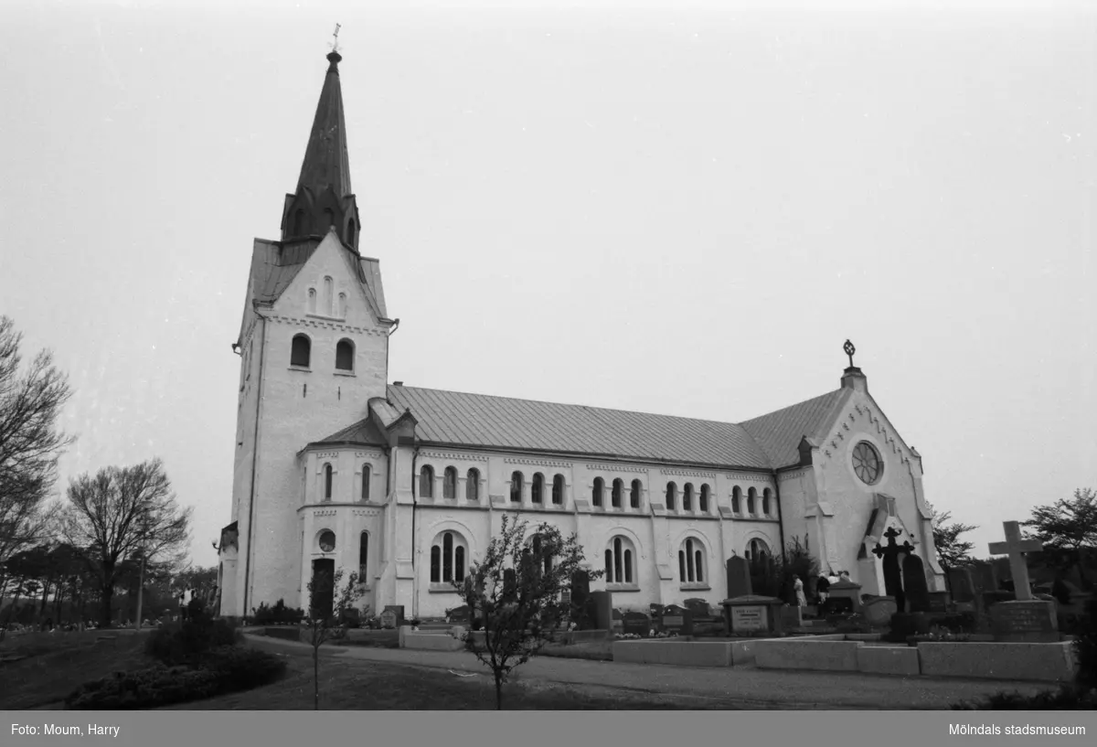 Lindome kyrka firar 100-årsjubileum, år 1985.

För mer information om bilden se under tilläggsinformation.