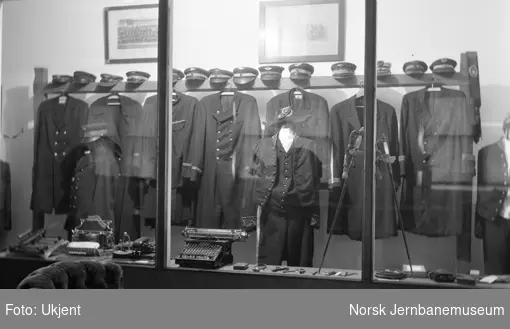 Uniformsutstillingen på Jernbanemuseet, Disen