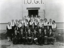 Foran fra venstre: Ingrid Ofstad, Harald Andreassen, Adolf H