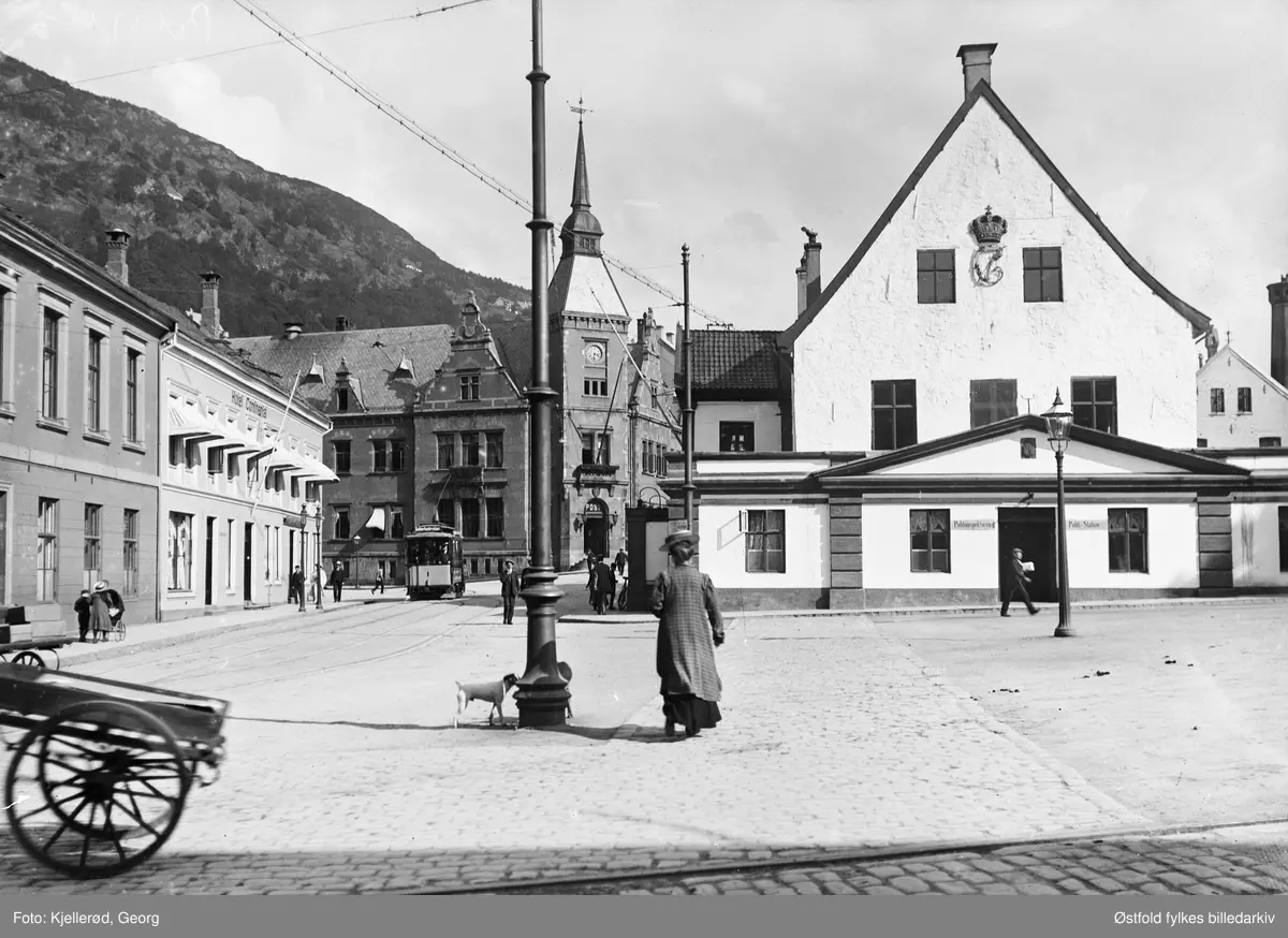Rådstuplassen i Bergen, men det gamle rådhus, posthus, og Hotel ...