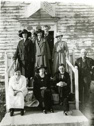 Rørvik på trappa til "Promenadecafèen" øverst i Dahlseths ga