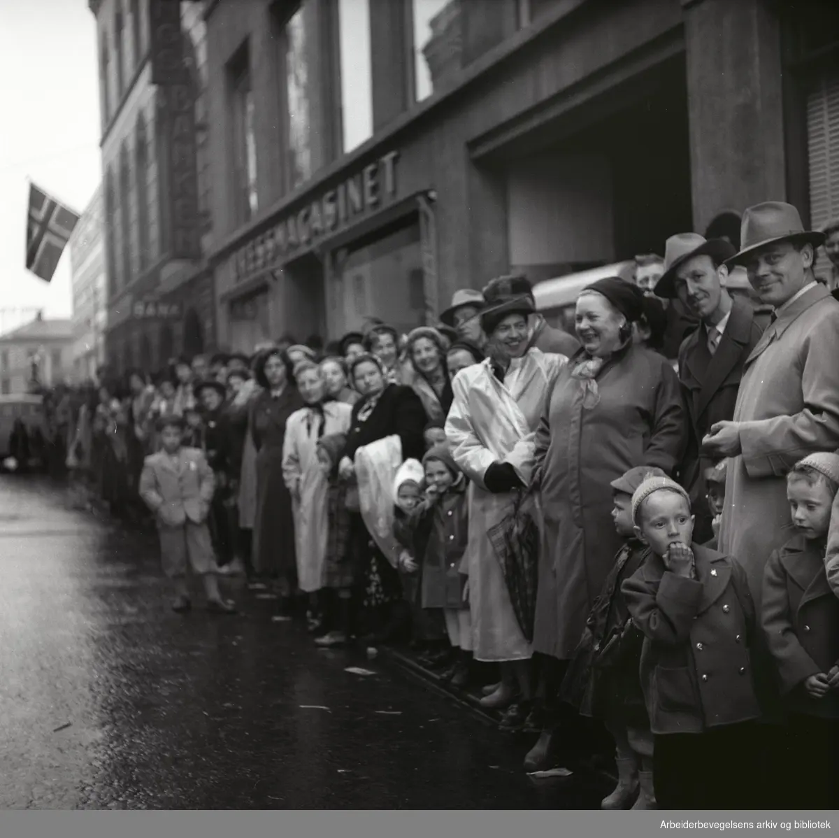 1. mai 1953 i Oslo.Barnetoget.Tilskuere.
