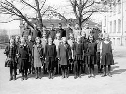 Klassebilde 4A 1925. Gruppe av skolebarn ved Hammartun skole